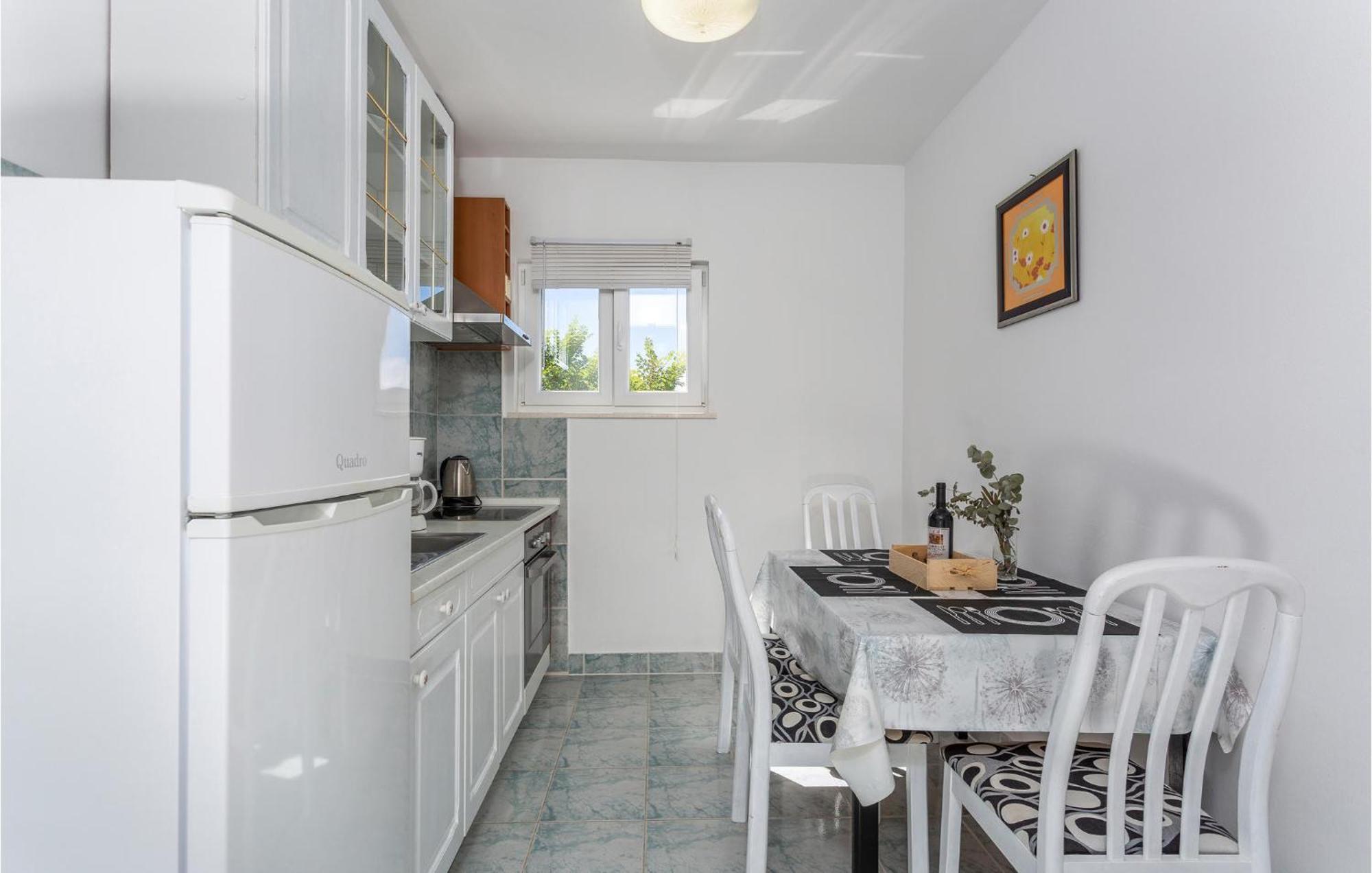 2 Bedroom Beautiful Apartment In Pinezici Εξωτερικό φωτογραφία