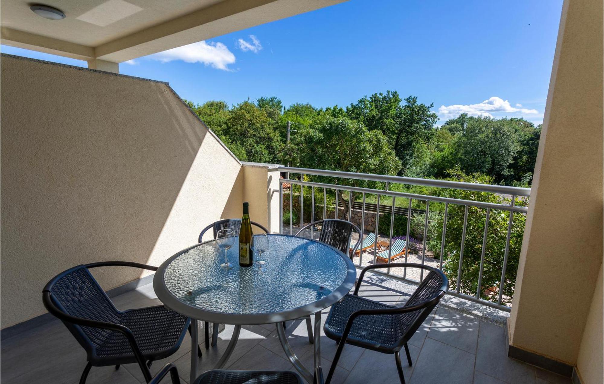 2 Bedroom Beautiful Apartment In Pinezici Εξωτερικό φωτογραφία