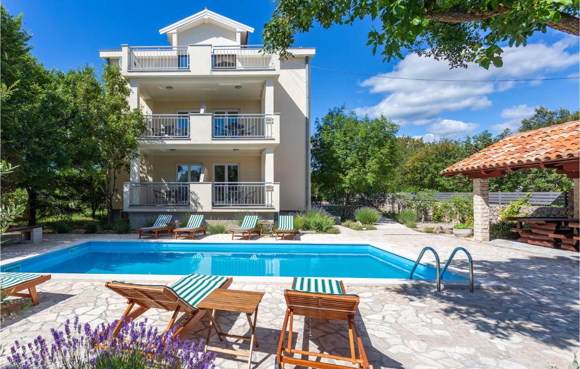 2 Bedroom Beautiful Apartment In Pinezici Εξωτερικό φωτογραφία