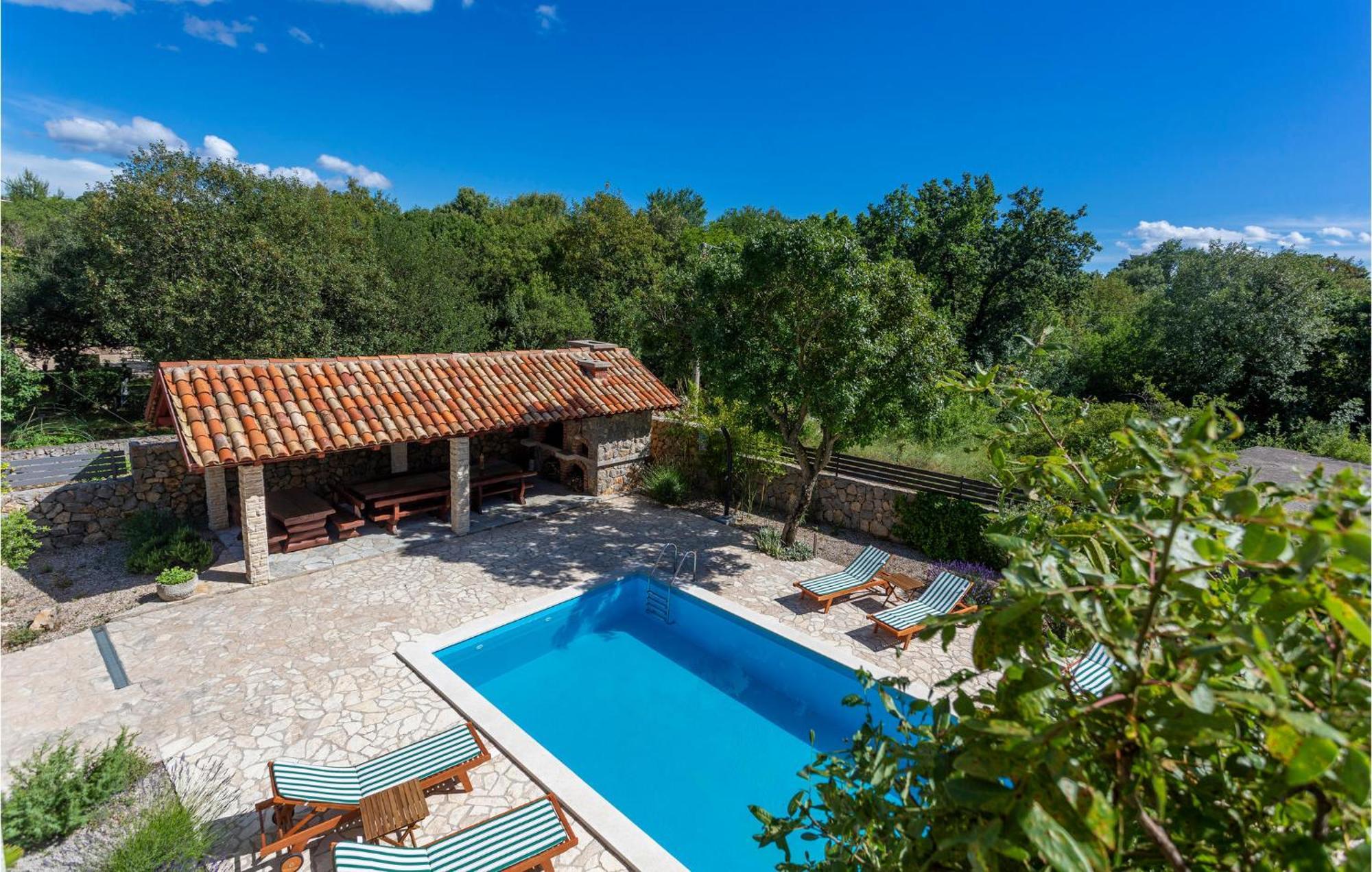 2 Bedroom Beautiful Apartment In Pinezici Εξωτερικό φωτογραφία
